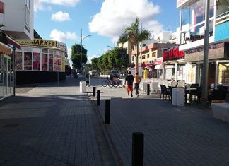 Avenida Nuestra señora del Carmen en Corralejo