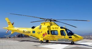 Descubiertos 19 inmigrantes en el interior de un barco nuevos helicópteros medicalizados para las Islas