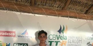 El rider de La Oliva Javier Jiménez compite en el Camponato del Mundo Joven de Kiteboarding Para: