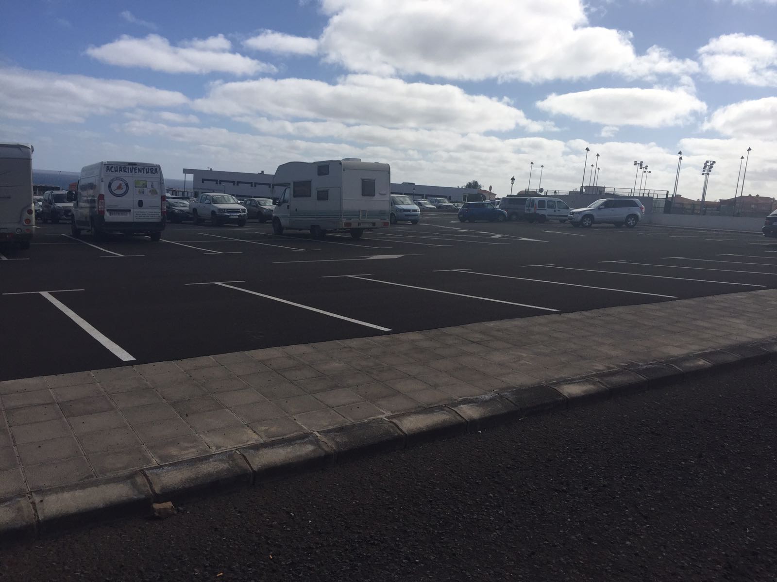 El PP de Puerto del Rosario denuncia la acumulación de caravanas en parking del Hospital - Sintonía