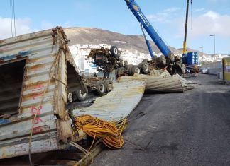 Prosiguen a buen ritmo los trabajos de extracción de maquinaria del muelle de Gran Tarajal con la retirada de tres nuevos camiones gran tarajal muelle 2018