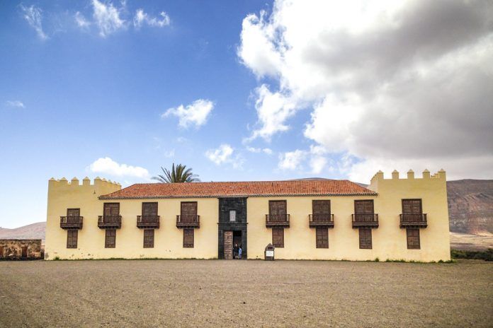 escuela arte casa coroneles La Casa de Los Coroneles, La Oliva Fuerteventura