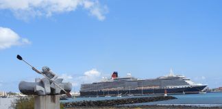 El Crucero de lujo Queen Victoria atraca por vez primera en Puerto del Rosario