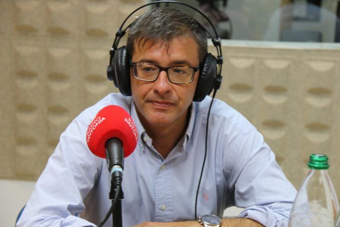 El abogado y Doctor en Derecho Político, Juan Manuel Verdugo en los estudios de Radio Sintonía