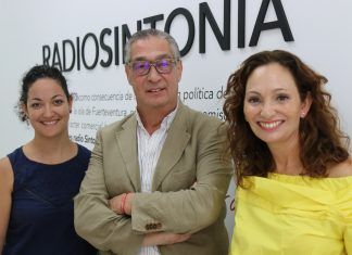 Tres representantes que se sientan por primera vez en el Parlamento Jana María González (CC) y Sandra Domínguez (NCa)