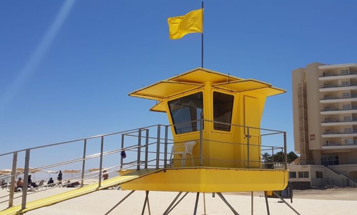 Torreta de vigilancia para socorristas en las playas del municipio de La Oliva, en Fuerteventura | Radio Sintonía