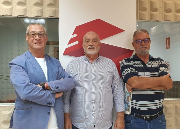 Juan Jesús Rodríguez Marichal, presidente de la Cámara de Comercio de Fuerteventura, visita los estudios de Radio Sintonía donde será entrevistado por Santiago Travieso Y Tero Brito.