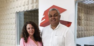 Juan Jiménez, candidato a la alcaldía y Toñi Fernández, integrante de la lista del Psoe de Puerto del Rosario