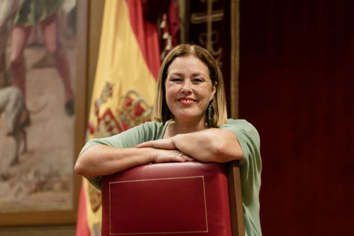 Astrid Pérez ,presidenta del Parlamento de Canarias