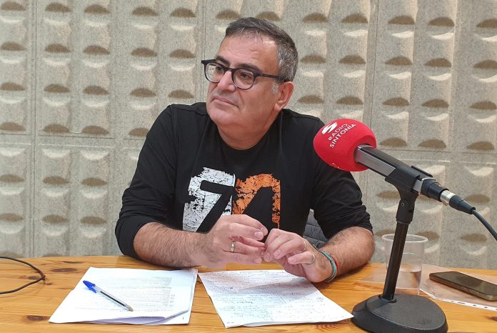 José Bueno, neurólogo en los estudios de Radio Sintonía