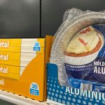 Papel Vegetal y Moldes de Aluminio en el lineal del supermercado