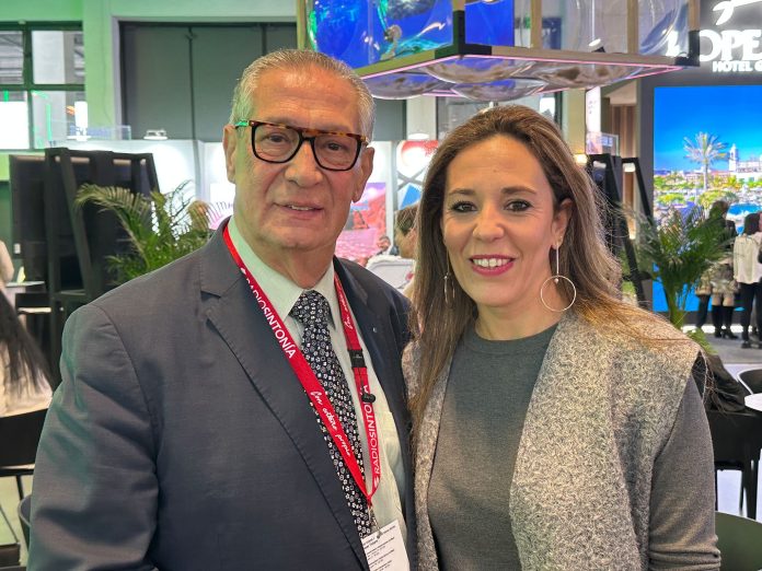 Jéssica De León consejera de Turismo y Empleo del Gobierno de Canarias, junto a Santiago Travieso, director de Radio Sintonía