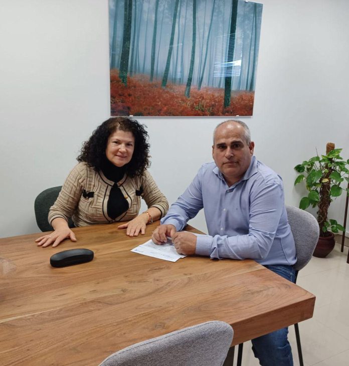 Lucila Ruiz concejala de Sanidad de Antigua y Tomás Pérez director del Área de Salud de Antigua