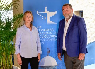 Promotores de la iniciativa en el Auditorio Alfredo Kraus, Anthony D. Forde y Marta D. Cisneros. Foto de Tony Hernández