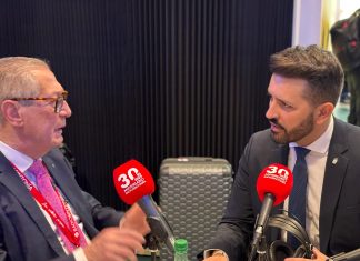 El viceconsejero Jonathan Domínguez valora la presencia de Canarias en Fitur El viceconsejero Jonathan Domínguez valora la presencia de Canarias en Fitur