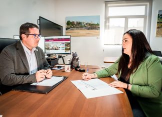 David de Vera, alcalde de Puerto del Rosario y María Franco, concejal de Personal