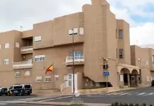 Desarticulada en Fuerteventura la célula de una organización criminal internacional dedicada al tráfico de migrantes por la ruta atlántica Fachada de Policía Nacional en Puerto del Rosario