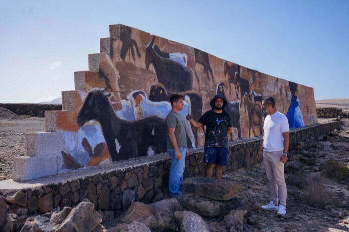 La Oliva embellece lugares abandonados con murales de Ale Mesa