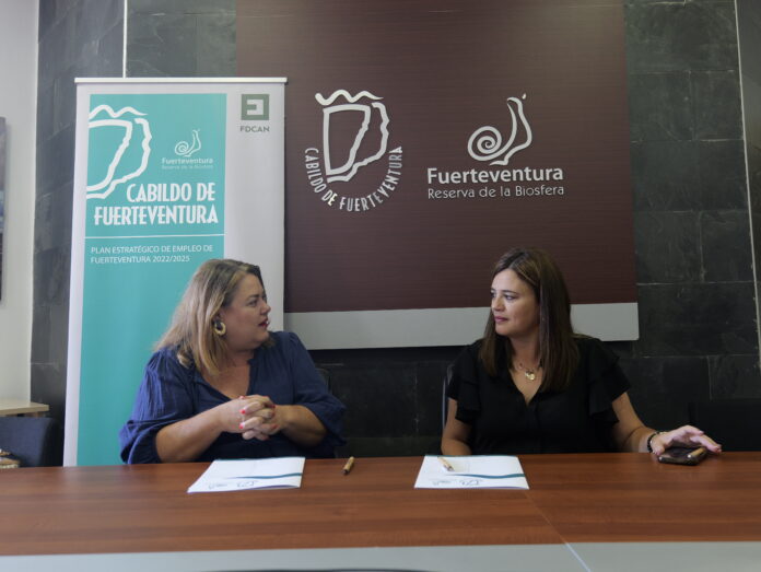 Firma del convenio entre Savia y Cabildo