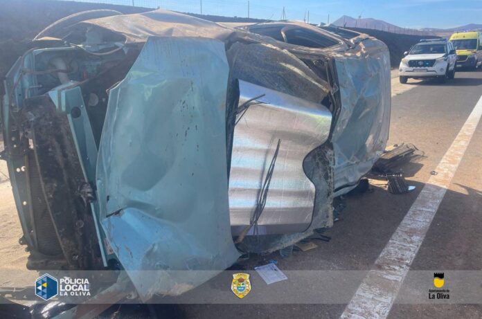 Estado en el que quedó el vehículo en el accidente de tráfico ocurrido hoy en Fuerteventura Imagen de la Policía Local de La Oliva Estado en el que quedó el vehículo en el accidente de tráfico ocurrido hoy en Fuerteventura Imagen de la Policía Local de La Oliva
