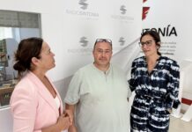 La educación inclusiva en Canarias «no existe» Marusa Hernández, Simón Marino y Natalia Santana en las instalaciones de Radio Sintonía