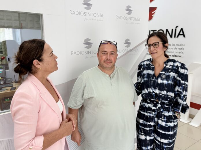 Marusa Hernández, Simón Marino y Natalia Santana en las instalaciones de Radio Sintonía Marusa Hernández, Simón Marino y Natalia Santana en las instalaciones de Radio Sintonía