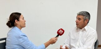 Narvay Quintero, consejero del Sector Primario: Los planes generales no han tenido en cuenta a las explotaciones ganaderas Marusa Hernández y el consejero del Sector Primario, Narvay Quintero-Radio Sintonía Fuerteventura