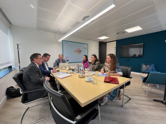 En imagen de archivo reunión entre repre4santes del Sareb y del Ayuntamiento de Puerto del Rosario En imagen de archivo reunión entre repre4santes del Sareb y del Ayuntamiento de Puerto del Rosario