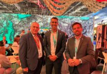 La Oliva sigue trabajando para mejorar y crecer en calidad turística Santiago Travieso, director de Radio Sintonía, Isaí Blanco, alcalde de La Oliva y David Fajardo, conejal de Medioambiente y Turismo en la WTM-Radio Sintonía