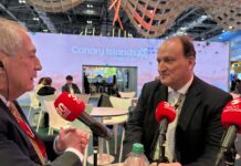 Ricardo de la Puente: «Es fundamental seguir trabajando para mantener la fidelidad de nuestros turistas frente a destinos competidores como Túnez y Marruecos» Santiago Travieso y Ricardo de la Puente Armas en la WTM de Londres