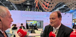 Ricardo de la Puente: «Es fundamental seguir trabajando para mantener la fidelidad de nuestros turistas frente a destinos competidores como Túnez y Marruecos» Santiago Travieso y Ricardo de la Puente Armas en la WTM de Londres