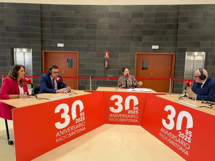 Lola García, presidenta del Cabildo, Manuel Miranda, consejero de Aguas del Gobierno de Canarias, Marusa Hernández y Juan Jesús Rodríguez Marichal, presidente de l Cámara de Comercio de Fuerteventura-Radio Sintonía