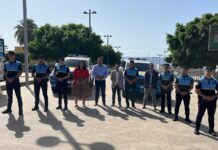 Mejoras en las condiciones laborales de la Policía Local de Pájara Agentes de la Policía Local de Pájara con autoridades municipales- Ayuntamiento de Pájara(archivo)