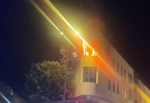 Un incendio en una vivienda de Puerto del Rosario obliga a cortar varias calles sin causar heridos