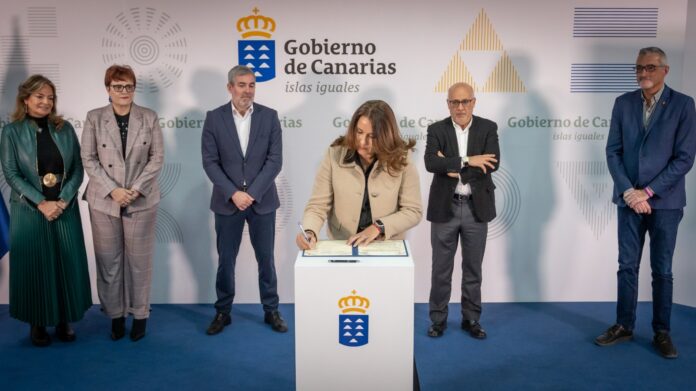 Lola García firma el convenio de dependencia 2025-2028 con el Gobierno de Canarias