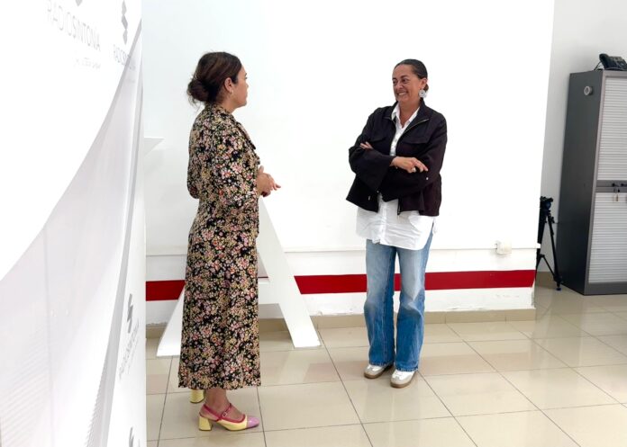 Nereida Calero visita los estudios de Radio Sintonía Nereida Calero visita los estudios de Radio Sintonía