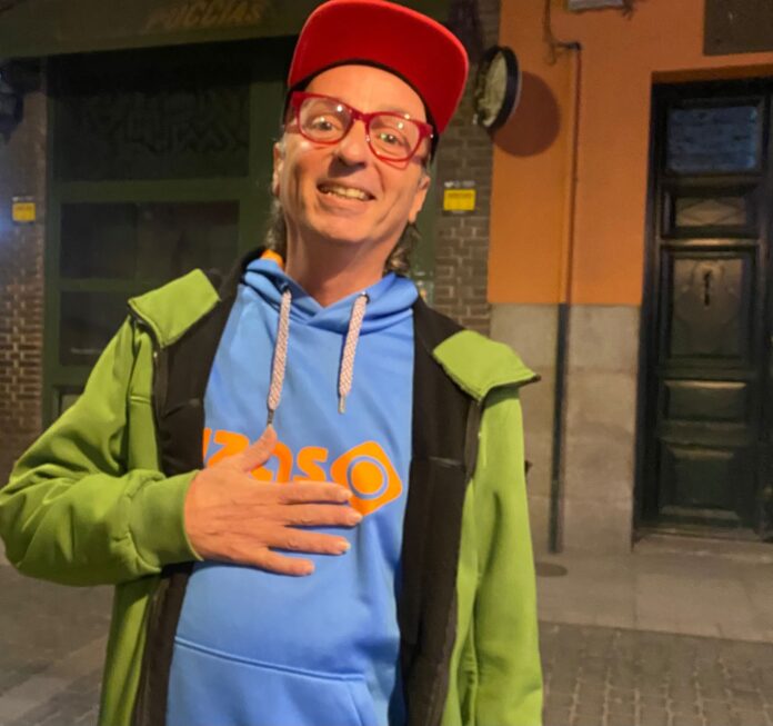 Arístides Moreno en la calle Libertad, en Madrid, después del concierto Arístides Moreno en la calle Libertad, en Madrid, después del concierto