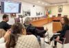 El Ayuntamiento informa a los vecinos de El Charco sobre la reurbanización de la calle Fontán Lobé Reunión en el Ayuntamiento de Puerto del Rosario con representantes de la Asociación de Vecinos Unidos por El Charco y residentes | Ayuntamiento de Puerto del Rosario