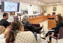 El Ayuntamiento informa a los vecinos de El Charco sobre la reurbanización de la calle Fontán Lobé Reunión en el Ayuntamiento de Puerto del Rosario con representantes de la Asociación de Vecinos Unidos por El Charco y residentes | Ayuntamiento de Puerto del Rosario