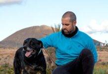 Aday Mesa con un perro majorero