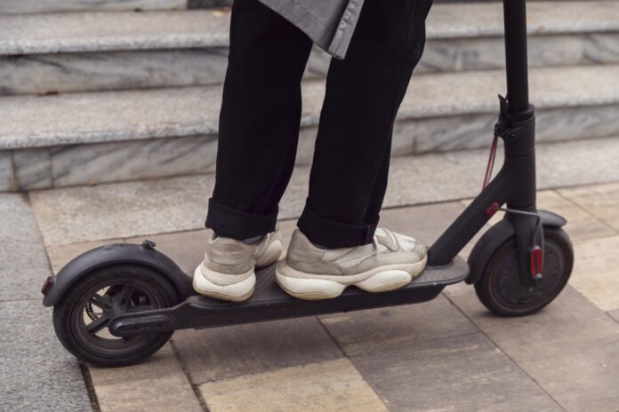 Uso de patinete eléctrico | Freepik Uso de patinete eléctrico | Freepik