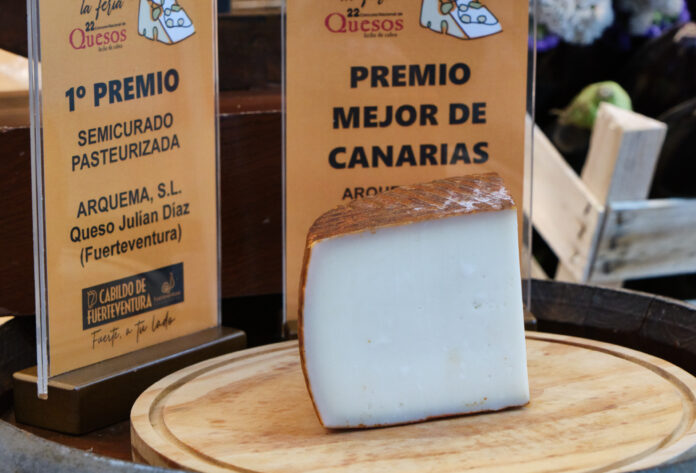 El queso semicurado pasteurizado de Julián Díaz ha sido elegido como Mejor Queso de Canarias en los Premios Tabefe | Cabildo de Fuerteventura