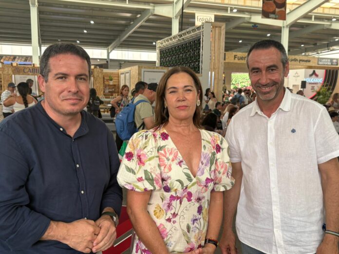 David De Vera, alcalde de Puerto del Rosario y David De León, concejal del sector primario en Feaga 2026