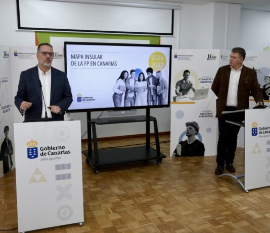 El consejero de EducaciónPoli Suárez presenta las novedades de la FP canaria del curso 2026-27