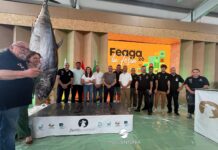 Cocinero Fuertegourmet en el ronqueo del atún de Feaga 2026