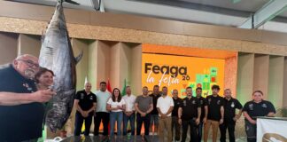 Cocinero Fuertegourmet en el ronqueo del atún de Feaga 2026