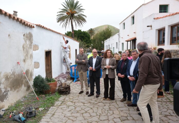Obras de adecuación, acondicionamiento y rehabilitación de fachadas en Betancuria | Gobierno de Canarias